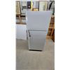 Image 1 : Kenmore Coldspot 19.1 Cubic Foot Top-Freezer Refrigerator Model 106.63972601