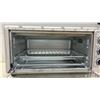 Image 2 : Black+Decker Stainless Steel Convection Toaster Oven with Baking Pan and Rack