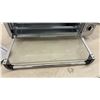 Image 3 : Black+Decker Stainless Steel Convection Toaster Oven with Baking Pan and Rack