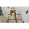 Image 3 : Louisville 5-Foot Wooden A-Frame Step Ladder, Missing Pain Tray Holder