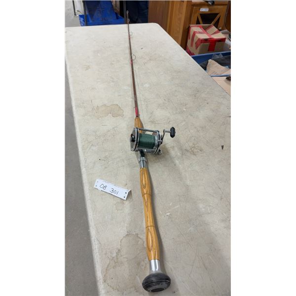 Penn Senator Model 113 Conventional Reel with Wooden Handle Fishing Rod