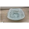 Image 4 : Two Opalescent Art Glass Bowls, Ruffled Pedestal and Square Wavy Edge