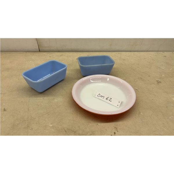 Vintage Pyrex: 2 Refrigerator Dishes and Pie Plate