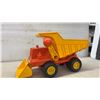 Image 8 : Fisher-Price Mobile TV Unit, Husky Helper Front Loader & Jalopy