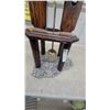 Image 4 : Lee Valley Quartz Pendulum Table Clock with Oak Frame and Stone Base 29" Tall