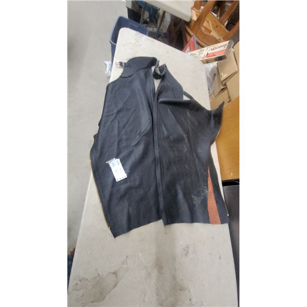 2 Sets Leather Riding Chaps with Full-Length Leg Zippers and Buckle Closure