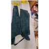 Image 6 : 2 Sets Leather Riding Chaps with Full-Length Leg Zippers and Buckle Closure