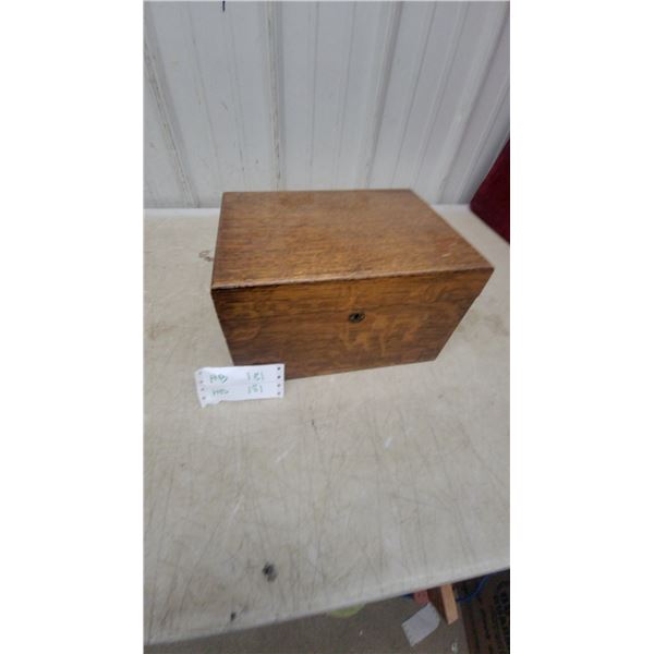 Antique Oak Humidor with Key 7 x 12 x 8.6"