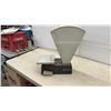 Image 5 : Friden 882 Mechanical Postal Scale, 2.5 kg Capacity with Integrated Postage Rate Calculator