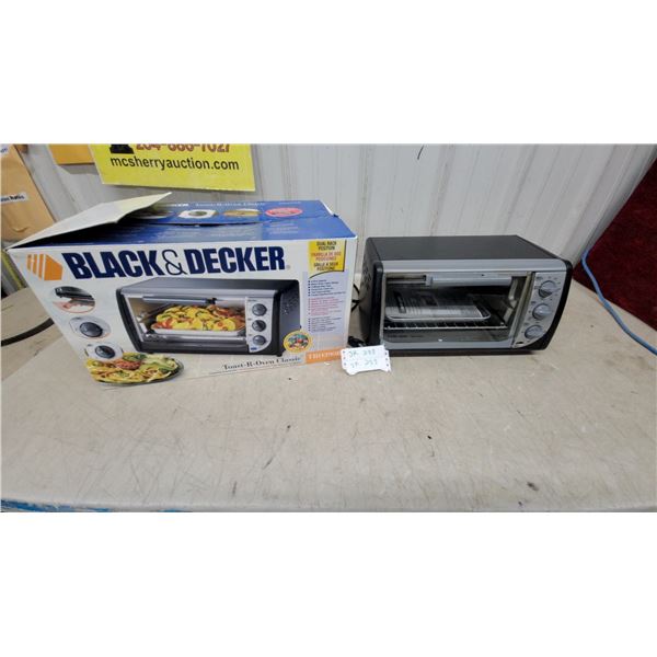 Black & Decker Toast-R-Oven Classic Toaster Oven Model TRO390B with Original Box