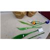 Image 6 : Art Glass Flower Sculptures with Leaves and Pair of Gold-Tone Decorative Pots