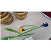 Image 7 : Art Glass Flower Sculptures with Leaves and Pair of Gold-Tone Decorative Pots