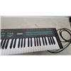 Image 3 : Yamaha DX21 Digital Programmable Algorithm Synthesizer, 61-Key FM Keyboard