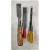 Image 5 : Vintage Bench Clamp Hand Crank Grinding Ston, 6 Wood Chisels, Awl, Tape Line, Cutters and More