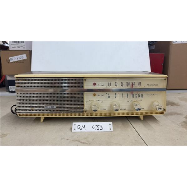 Vintage 1960's Rincan President AM/FM Radio - Works