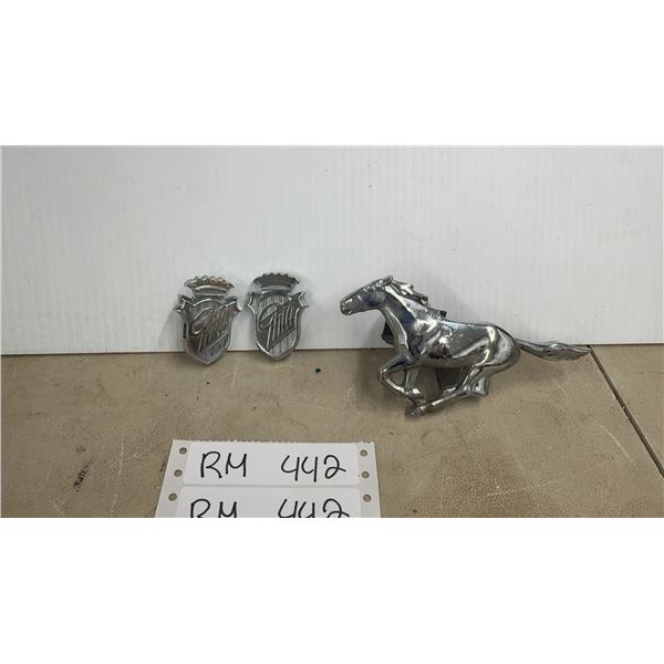 3 Vintage Ford Mustang Car Gaia Emblem