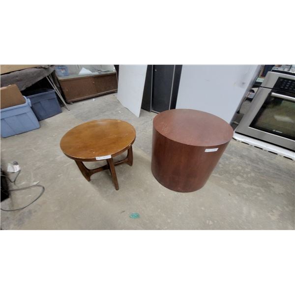 Mid-Century Modern Round End Table with Sculpted Base and Cylindrical Pedestal Table 2× Biggest 21