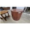 Image 2 : Mid-Century Modern Round End Table with Sculpted Base and Cylindrical Pedestal Table 2× Biggest 21