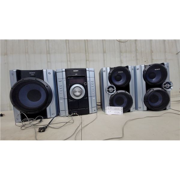 Sony MHC-GX450 Mini Hi-Fi Component System with 3-Disc Changer, Subwoofer, and Speakers