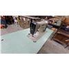 Image 5 : Pfaff 677 Industrial Cylinder Arm Sewing Machine with Table and Metal Stand
