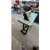 Image 6 : Pfaff 677 Industrial Cylinder Arm Sewing Machine with Table and Metal Stand