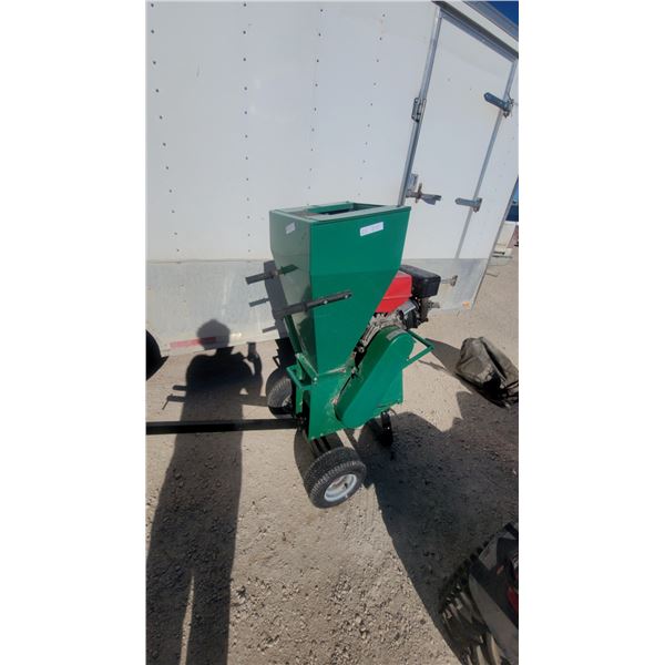 Green Towable Wood Chipper Shredder with Honda GP160F 5.0 Horsepower Gasoline Engine