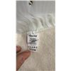 Image 3 : 4' X 6' White Fur Rug