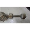 Image 3 : Cast Iron Hexagonal Dumbbells, 25-Pound and 10-Pound