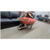 Image 6 : Red Metal Single-Wheel Wheelbarrow with Wooden Handles
