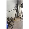 Image 8 : Simoniz S1500 Electric Pressure Washer, 1500 PSI, 1.5 GPM, Ppastic Reservoir Cracked.