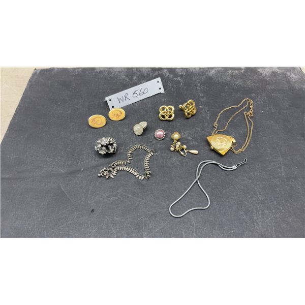 Fashion Jewelry: Vintage Earrings, Necklaces, Ring, Necklace Watch