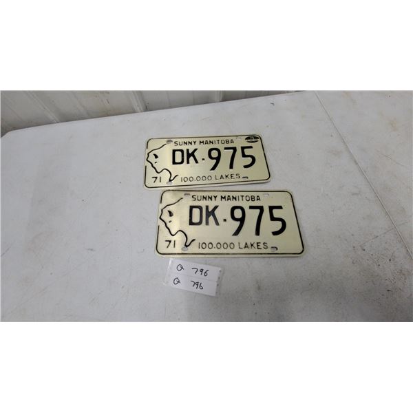 Pair of 1971 Manitoba License Plates, DK-975, "Sunny Manitoba 100,000 Lakes"