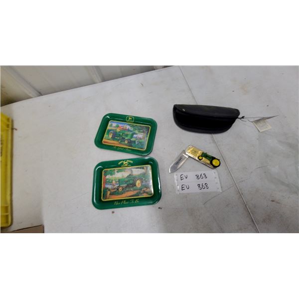 John Deere Folding Pocket Knife with Tractor Handle, Sheath, and Two Decorative Trays