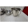 Image 2 : Stainless Steel Mixing Bowls, Prep Bowls, and Bucket with Wire Handle, Five Pieces