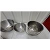Image 3 : Stainless Steel Mixing Bowls, Prep Bowls, and Bucket with Wire Handle, Five Pieces