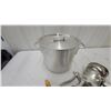 Image 2 : Aluminum Stock Pot with Lid and Hand-Crank Table-Clamp Food Meat Grinder
