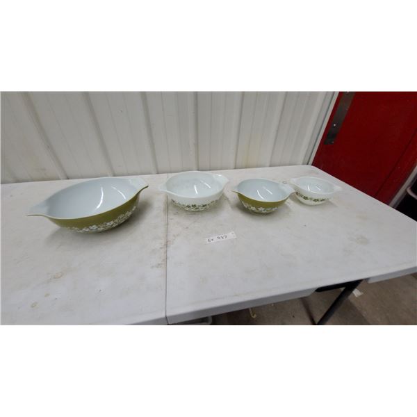 Pyrex Spring Blossom Cinderella Mixing Bowl Set, Four Nesting Bowls, 1971-1980