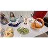 Image 4 : Ceramic Busts, Decorative Dutch Clogs, Figurines, Wicker Basket, and More
