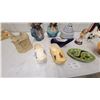 Image 5 : Ceramic Busts, Decorative Dutch Clogs, Figurines, Wicker Basket, and More