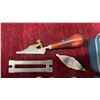Image 2 : Vintage Sewing Machine Bobbins, Metal Tins, Seam Ripper, Needle Threader, and More