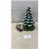Image 1 : Vintage-Style Green Ceramic Light-Up Christmas Tree with Snow Detailing and Pedestal Base