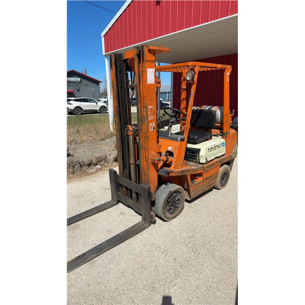 Toyota 4FGC25 Propane Forklift, 5,000-Pound Capacity, Running, Propane Tank Not Included