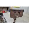 Image 4 : Vintage RCA Victor 5A100 AM Radio and Portable Phonograph