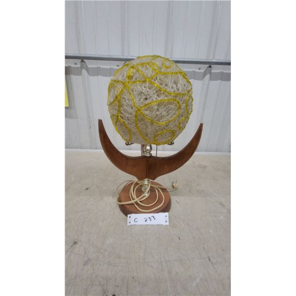 Mid-Century Modern Spaghetti Globe Table Lamp with Boomerang Walnut Base, 1950s-1960s Working
