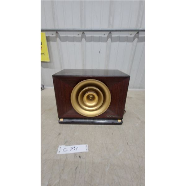 RCA Victor Golden Throat Tone Tabletop Tube Radio with Bullseye Speaker Grille