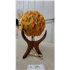 Image 4 : Mid-Century Modern Popcorn Table Lamp with Sculptural Wood Tripod Base Working