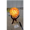 Image 5 : Mid-Century Modern Popcorn Table Lamp with Sculptural Wood Tripod Base Working