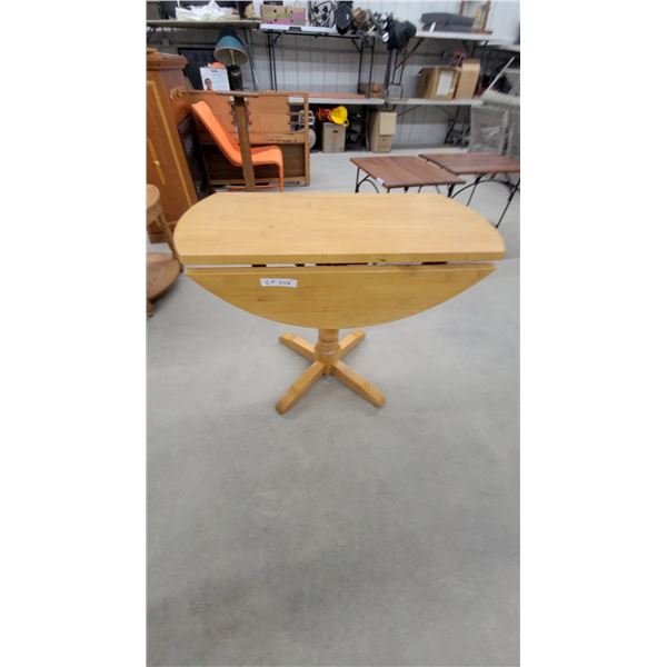 Light Wood Drop-Leaf Dining Table with Pedestal Base and Four Splayed Feet 29 x 36 x 36" Extended