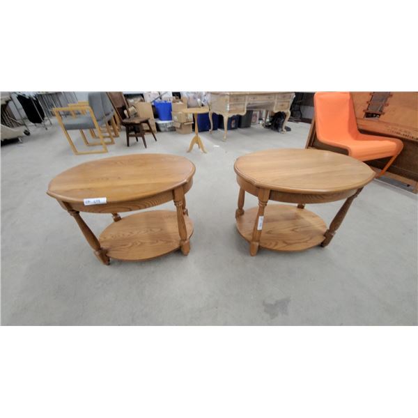 Pair of Two-Tier Round Oak End Tables with Turned Legs and Scalloped Edges 21 x 28 x 22"