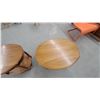 Image 4 : Pair of Two-Tier Round Oak End Tables with Turned Legs and Scalloped Edges 21 x 28 x 22"